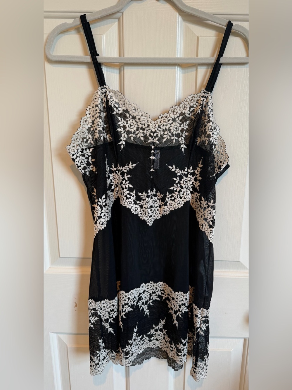 Like New Wacoal ‘Embrace’ Lace Chemise. Size XL Sheer Black w Ivory Lace - Picture 4 of 6